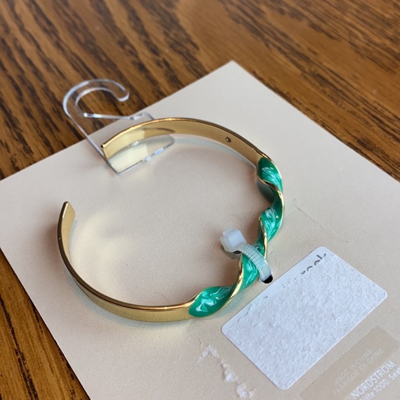 14th & Union Green Marbled Enamel Gold Tone Twist Bangle Bracelet - Picture 5 of 7